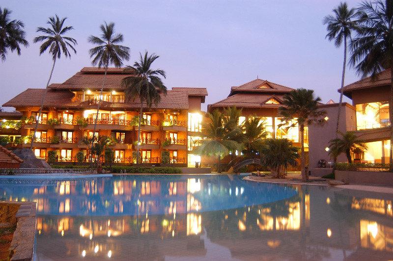 Royal Palms Beach Hotel Kalutara Bagian luar foto