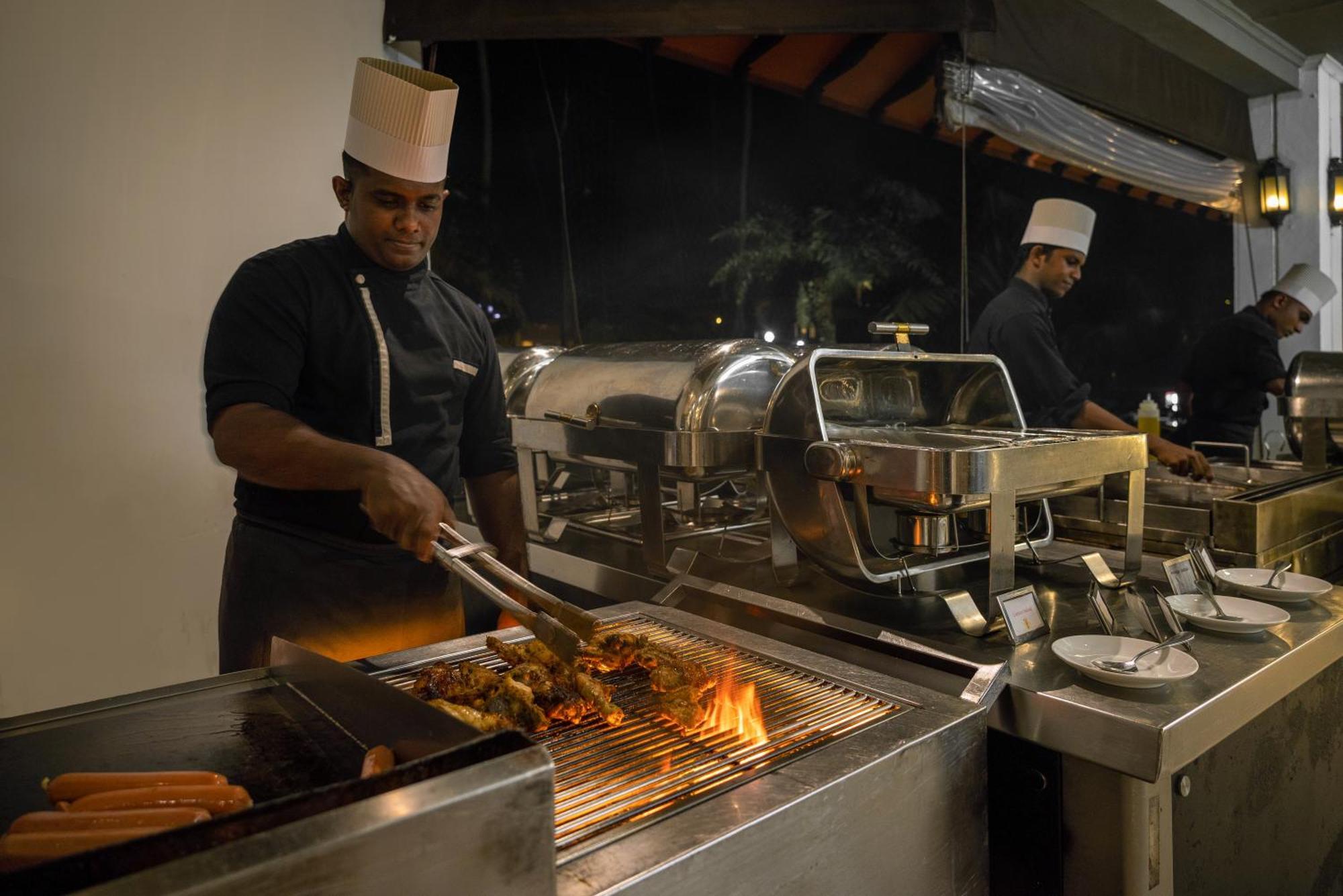 Royal Palms Beach Hotel Kalutara Bagian luar foto