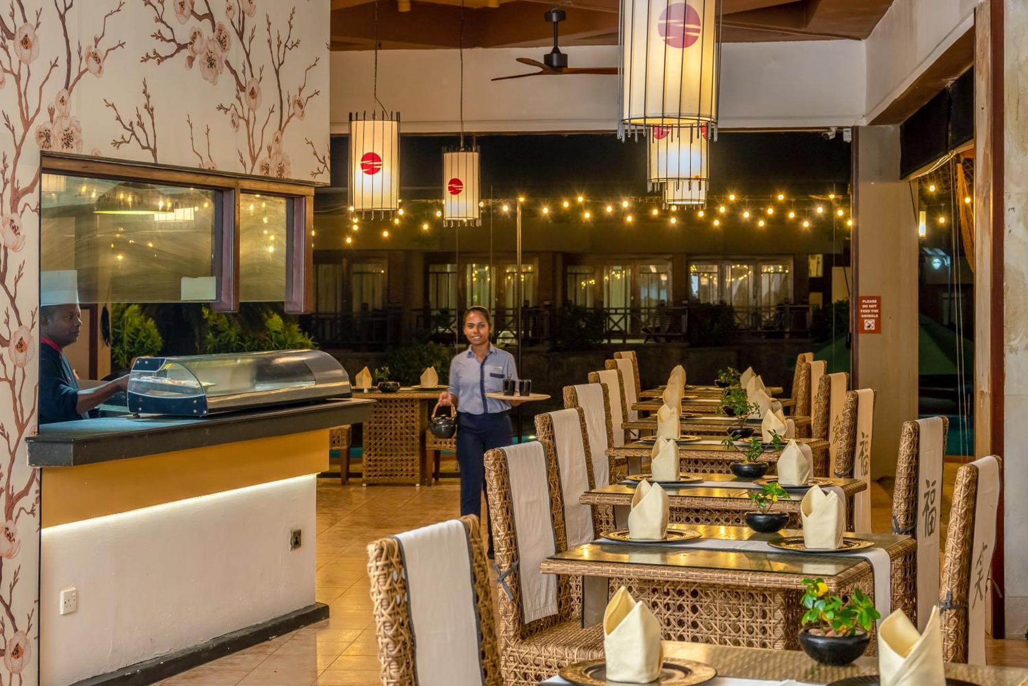 Royal Palms Beach Hotel Kalutara Bagian luar foto