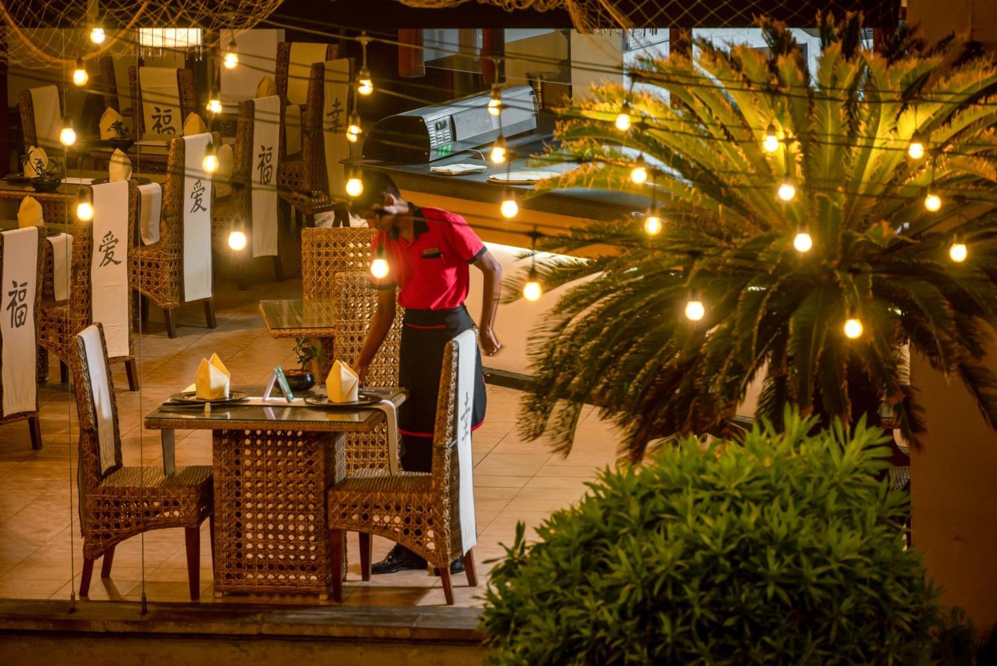 Royal Palms Beach Hotel Kalutara Bagian luar foto