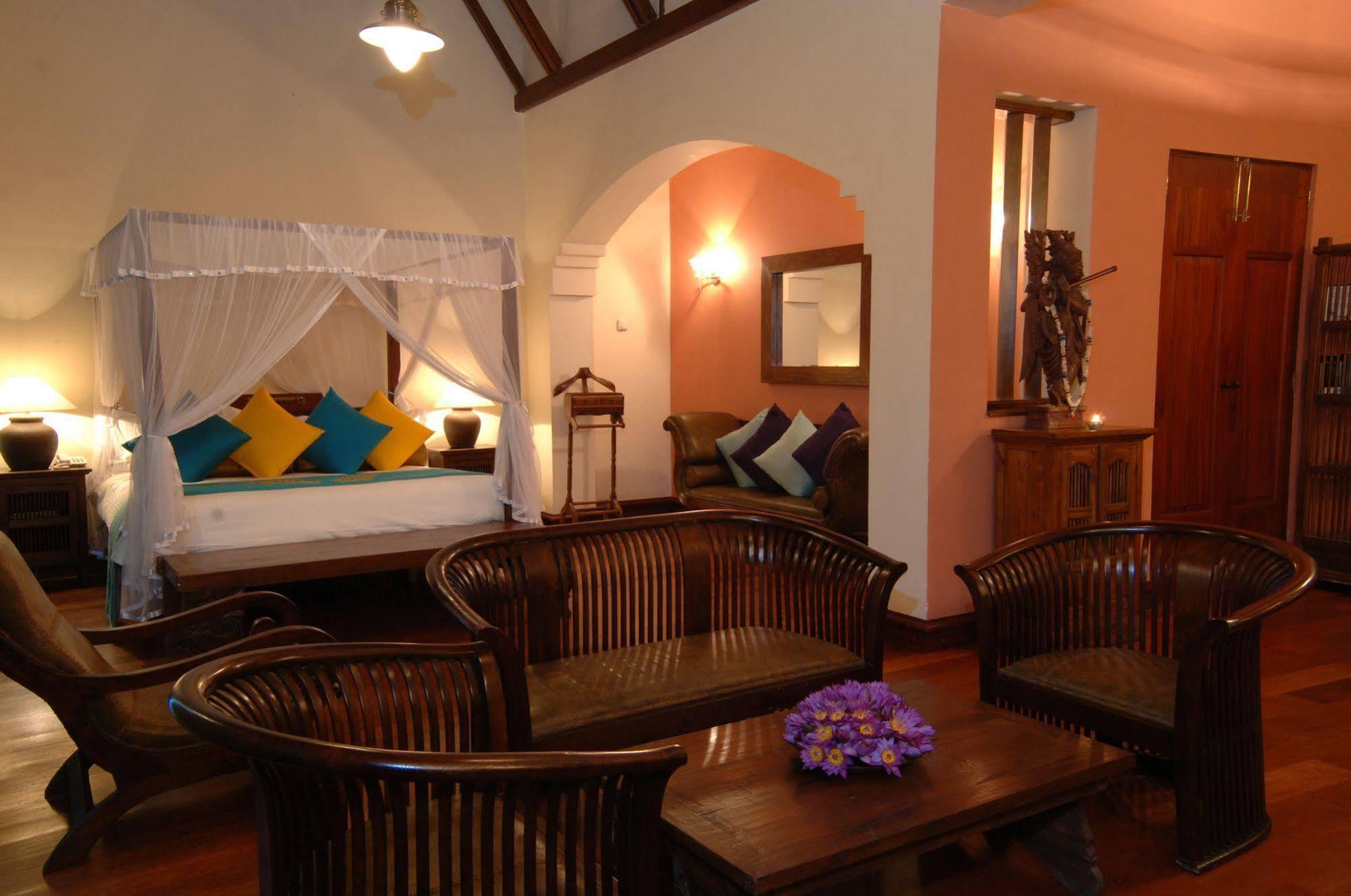 Royal Palms Beach Hotel Kalutara Bagian luar foto